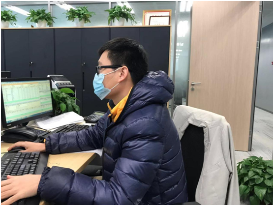 積極引導(dǎo)非現(xiàn)場業(yè)務(wù),切實(shí)保護(hù)投資者權(quán)益.jpg 積極引導(dǎo)非現(xiàn)場業(yè)務(wù),切實(shí)保護(hù)投資者權(quán)益.jpg